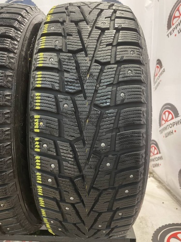 Roadstone Winguard WinSpike R17 215/55