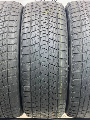 Bridgestone Blizzak DM-V1 R17	225/60