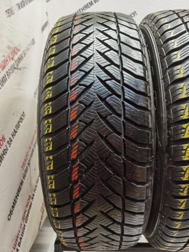 Goodyear Ultra Grip R16	215/65