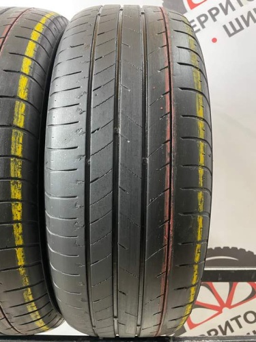 Kumho Ecsta HS52 R16 215/60.