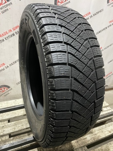 Pirelli Ice Zero FR R16 215/65