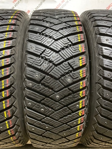 Goodyear Ultragrip Ice Arctic R17 215/65