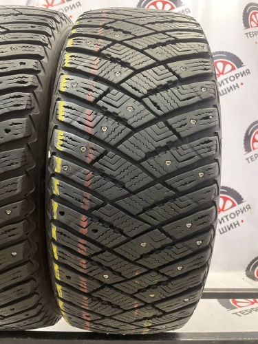 Goodyear Ultragrip Ice Arctic 215/55 R17