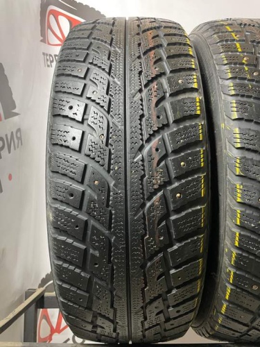 Kumho IzenRV Stud R17 225/65