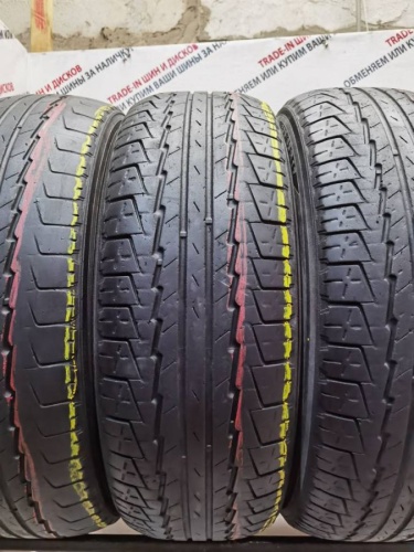 Kumho Road Venture ST R17	235/65