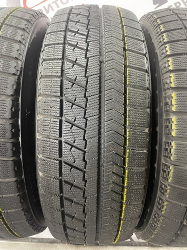 Bridgestone Blizzak VRX R16 215/65