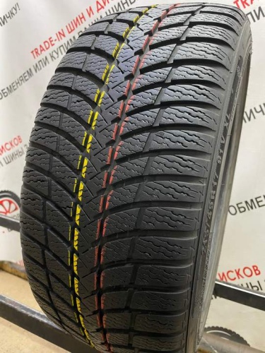 Kumho Izen KW23 R17 215/45.