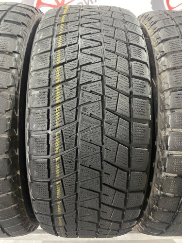 Bridgestone Blizzak DM-V1 R18 285/60