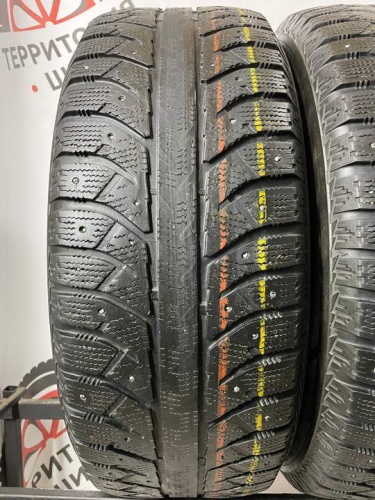 Bridgestone Ice Cruser 7000 R16 215/60