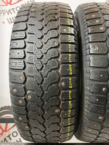 Yokohama IceGuard Stud R17 215/60