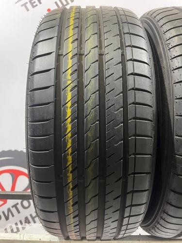 Sumitomo HTR Z5 R17 215/45