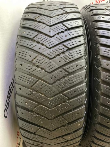 Goodyear UltragripIce R17 215/65